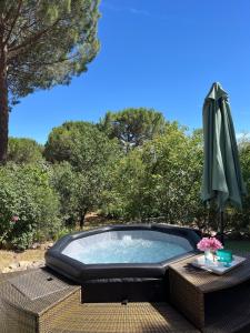 T2 La Parenthèse - Jacuzzi et vue Sainte-Baume