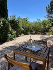 T2 La Parenthèse - Jacuzzi et vue Sainte-Baume