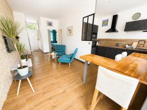 appartement confortable avec grande terrasse proche plage et port