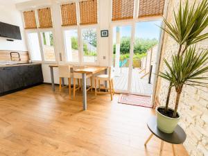 appartement confortable avec grande terrasse proche plage et port