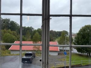10 Bedroom Workers Villa With Free Parking