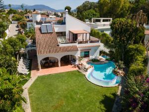 Villa by the beach 5 bedrooms