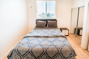 Stay in Stylish Koreatown 1-Bedroom Loft with Free Parking