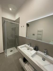 Moon Apartments B