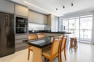 Apartamento 2 quartos uma quadra do mar - J29
