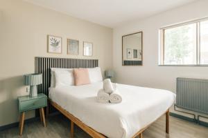 Kensington Gardens 2 bedroom flat with a balcony