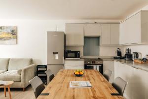 Kensington Gardens 2 bedroom flat with a balcony
