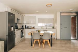 Kensington Gardens 2 bedroom flat with a balcony