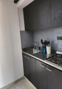 Floresta Chill Loft in Medellin wc Kitchen & AC