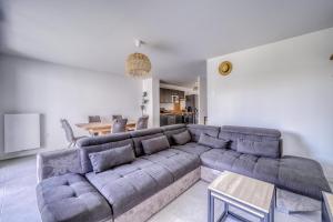 Maison duplex moderne avec parking et terrasse (moyenne durée)