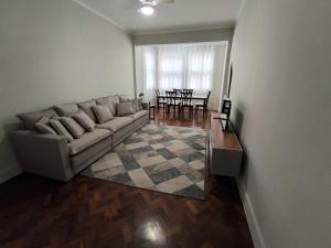 Espaçoso apto de 3 quartos em Copacabana
