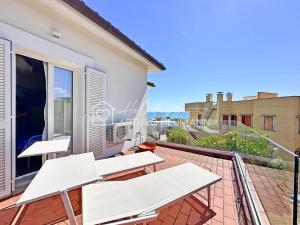 245 - Strepitoso appartamento trilocale al primo piano CON BELLISSIMA VISTA MARE - SPIAGGIA INCLUSA AL WHITE BEACH CLUB