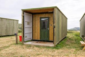 7, Rabbits Run, Camp Tapnell