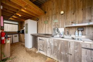 2 Hares Hideout, Camp Tapnell