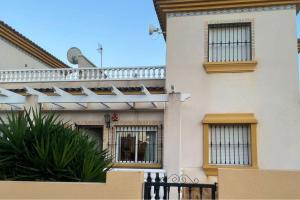 3 Bed Villa Sleeps 6 -Shared Pool -Private Terrace
