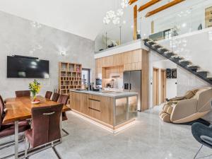 Holiday Home Party & Friends Villa by Interhome