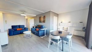 Modern 2 Bed 2 Bath Apartment, AC, WiFi, Pool Views