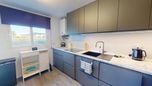 Modern 2 Bed 2 Bath Apartment, AC, WiFi, Pool Views