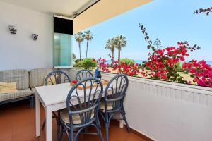 Seafront Garden and Sea views