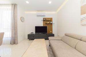 Porto Sole by Belmont Realty