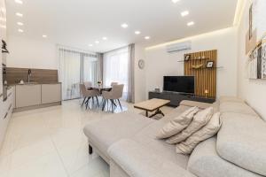 Porto Sole by Belmont Realty
