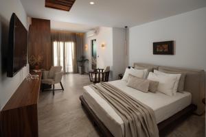 Anora Naxos Suites