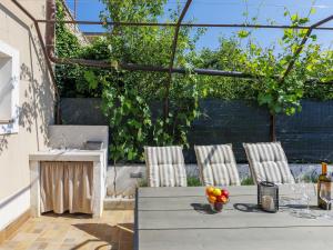 Apartment L&V by Interhome