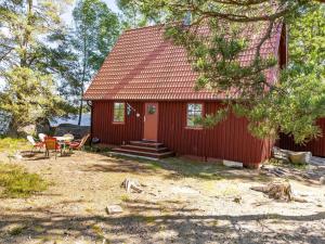 Holiday Home Rönnö by Interhome