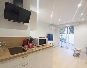 Quiet studio apartment with terrace