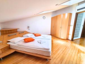 Mospena - Superior Duplex Apartment