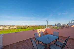 Casa Logan, 2 bedroom with Terrace & Pool