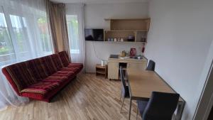 livingpalanga- Meta12