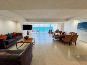 Gran Venetian Resort Stay Oceanfront by Monyxbnb