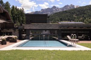 Suitehouse, Premium Apartments, Pools & Spa in Dolomites - by Familiaris