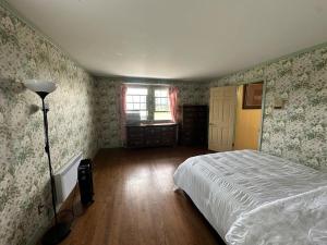 5 BDRS Farmhouse, Hiking, animals, Safari, Border