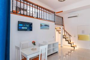 Crown Deluxe Apartments