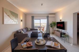 Premium Sea View Flat - 3 Pools, Jacuzzi & Hotel Bar