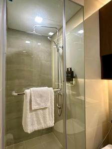 Luxury Apartment Suite 3 at Park McKinley West