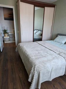 Cozy Apartment for 6 with Piano & Self Check-in