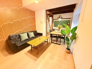 LEON RESORT HOTEL Max 13 people,5min walk Taisho Station,6 min from Shinsaibashi,9 min from Namba Dotonbori,14 min from Universal Studios Japan,Excellent location, entire detached house for private 最大13名 京セラドーム 梅田 難波 USJ 大