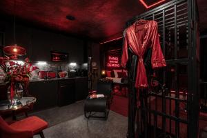 BDSM Warszawa Apartament Premium Red Velvet Suite by Atelier Noir adults only, self check in, optional breakfest, AC, free parking on the street