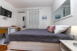 Double bedroom in center