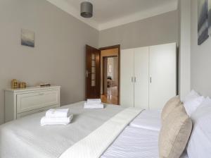 Golden Apartments Warsaw - Comfortable 2-Bedroom in City Center, Marszałkowska