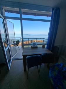 AZURE HORIZON Apartment