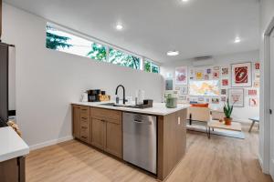 Stylish 2BR Duplex Near Alberta Arts District