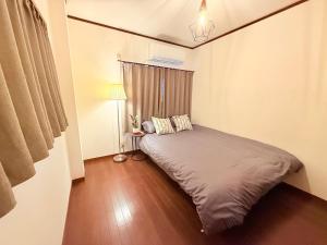 LEON RESORT HOTEL Max14people Shinosaka 1min Higashimikuni 4min Umeda 7min Nanba Shinsaibashi 14min USJ Great location Private House 最大14名 新大阪 新幹線 東三国 梅田 心斎橋 難波 立地最高 大阪観光