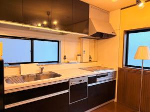 LEON RESORT HOTEL Max14people Shinosaka 1min Higashimikuni 4min Umeda 7min Nanba Shinsaibashi 14min USJ Great location Private House 最大14名 新大阪 新幹線 東三国 梅田 心斎橋 難波 立地最高 大阪観光