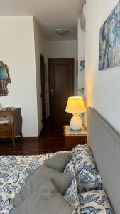 Elegante appartamento vista mare - 2 camere, 2 bagni e parcheggio privato