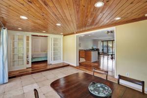Hollywood Beach Area King Bed 2BR Home Near Broadwalk Comfortable Stay with Great Wifi