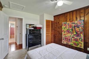 Hollywood Beach Area King Bed 2BR Home Near Broadwalk Comfortable Stay with Great Wifi